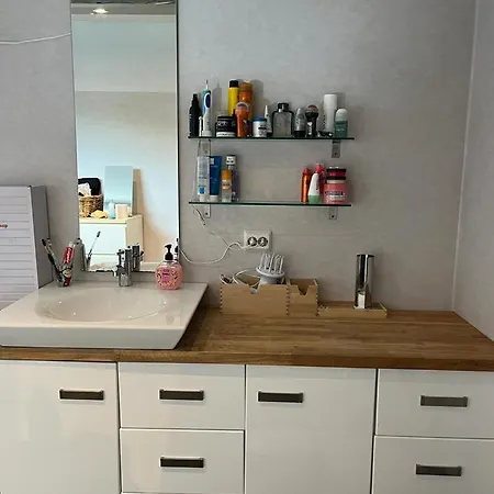 Charming, Spacious Family Near Center 스타방에르