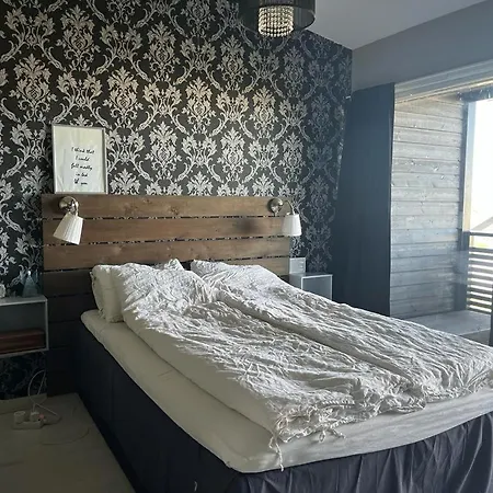 Charming, Spacious Family Near Center 펜션 스타방에르