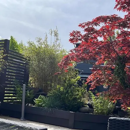 펜션 Charming, Spacious Family Near Center *