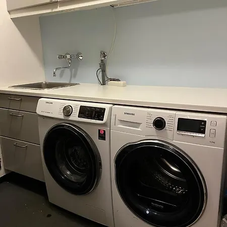 Charming, Spacious Family Near Center 스타방에르