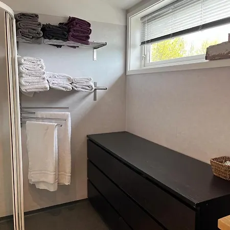 펜션 Charming, Spacious Family Near Center *